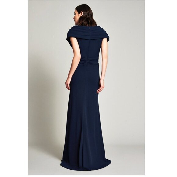 TADASHI SHOJI Crepe V-Neck Gown in Navy Size Medium NWT - Picture 3 of 13